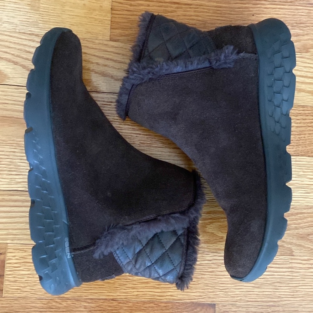 Skechers On the Go Chocolate Women's Cozy Winter Bootie
